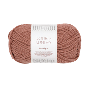 Garnnøste av typen Petiteknit Double Sunday fra Sandnes garn i fargen Dusty Rouge