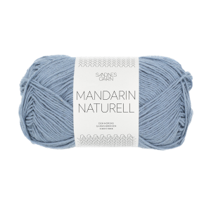 Garnnøste av typen Mandarin Naturell fra Sandnes garn i fargen Blå Hortensia