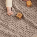 Sommerfugl Teppe (2406 Nr. 2) - Strikkepakke