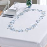 Duk med blå blomster 150 cm x 220 cm, Påtegnet