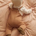 Bunny Pants Baby i Alpakka Silke, Strikkepakke