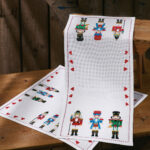 Broderipakke - Duk 54 x 54 cm, nøtteknekkere